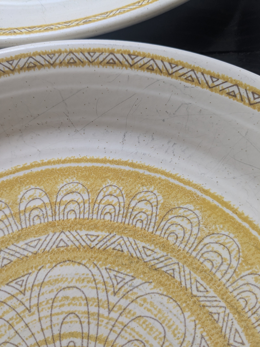 4 Vintage Franciscan Yellow and Cream Stoneware Dinner Plates - Picture 3 of 5